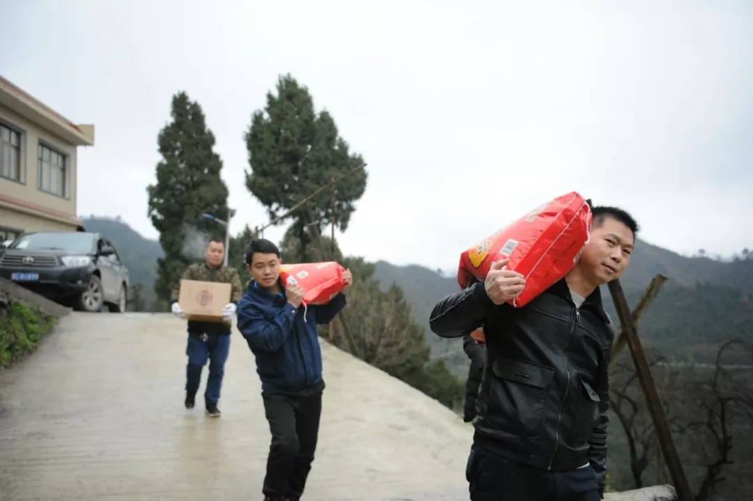 生命不息，爱心不止——贵州妖精视频下载集团广泛开展访贫问暖活动